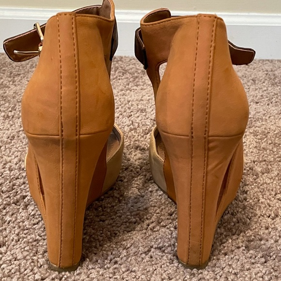 BCBG color block wedge, excellent condition - Picture 2 of 5